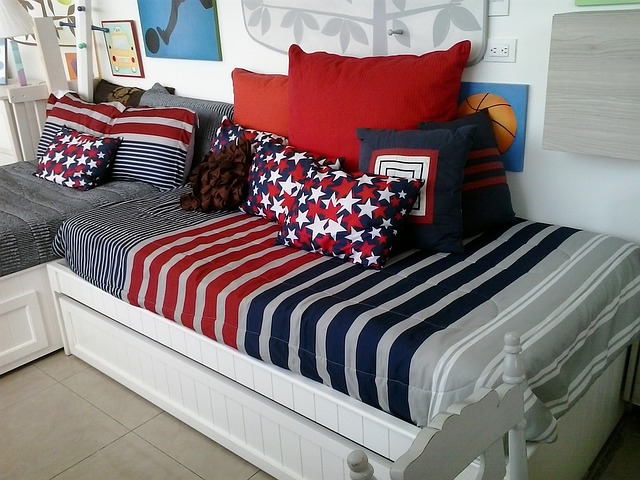 americká dekorace postele
